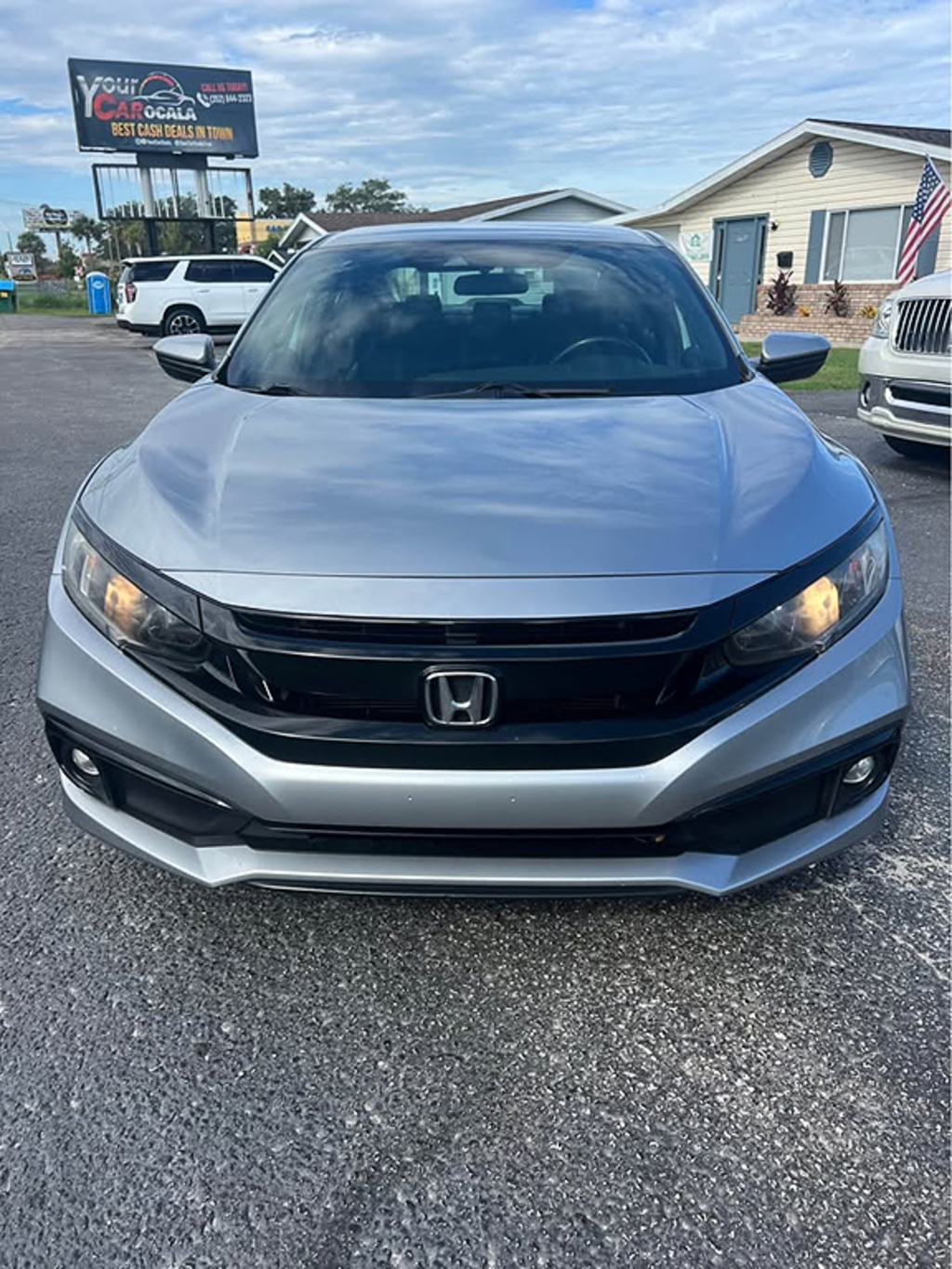 Additional photo of vehicle.