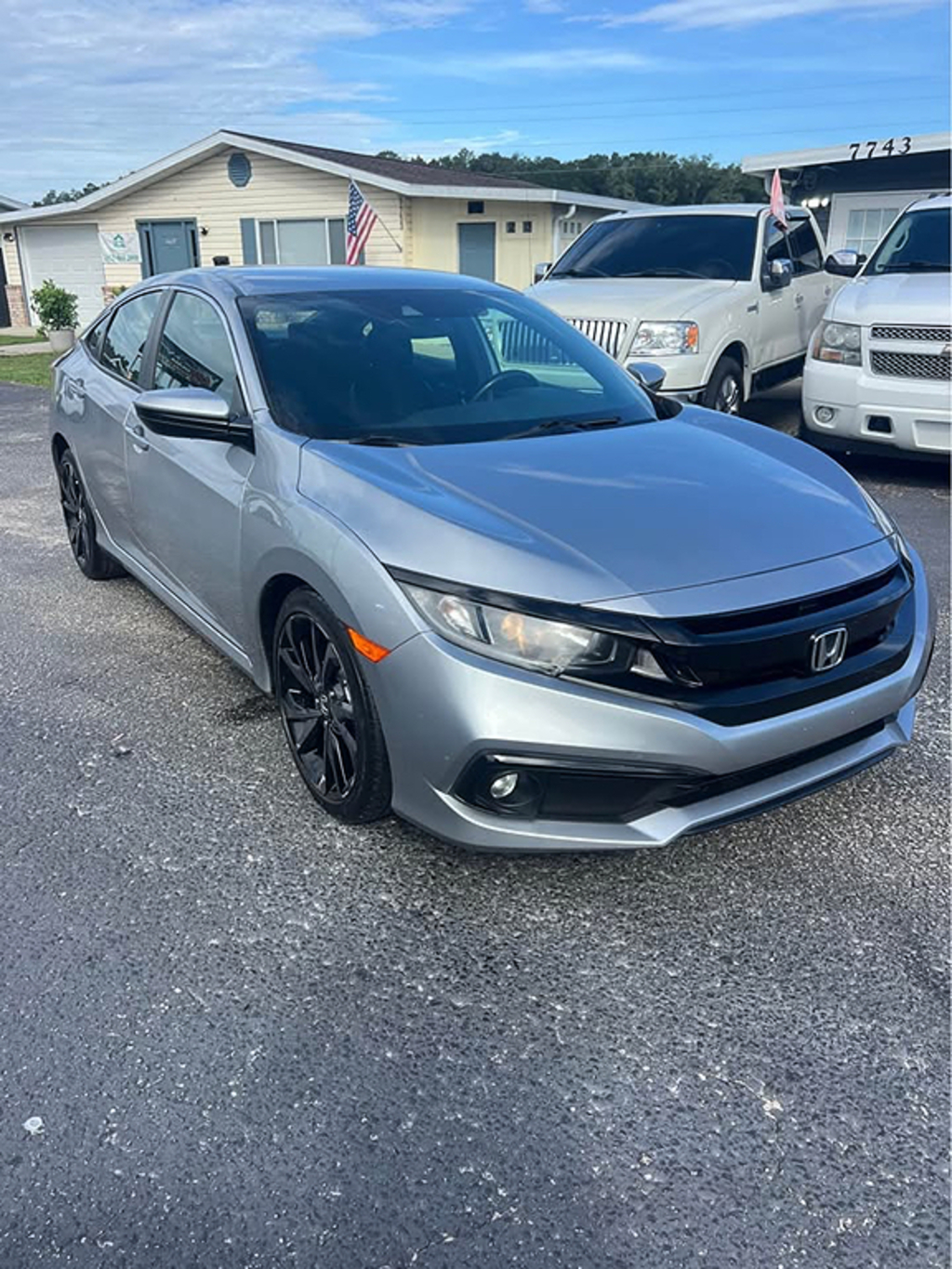 Additional photo of vehicle.