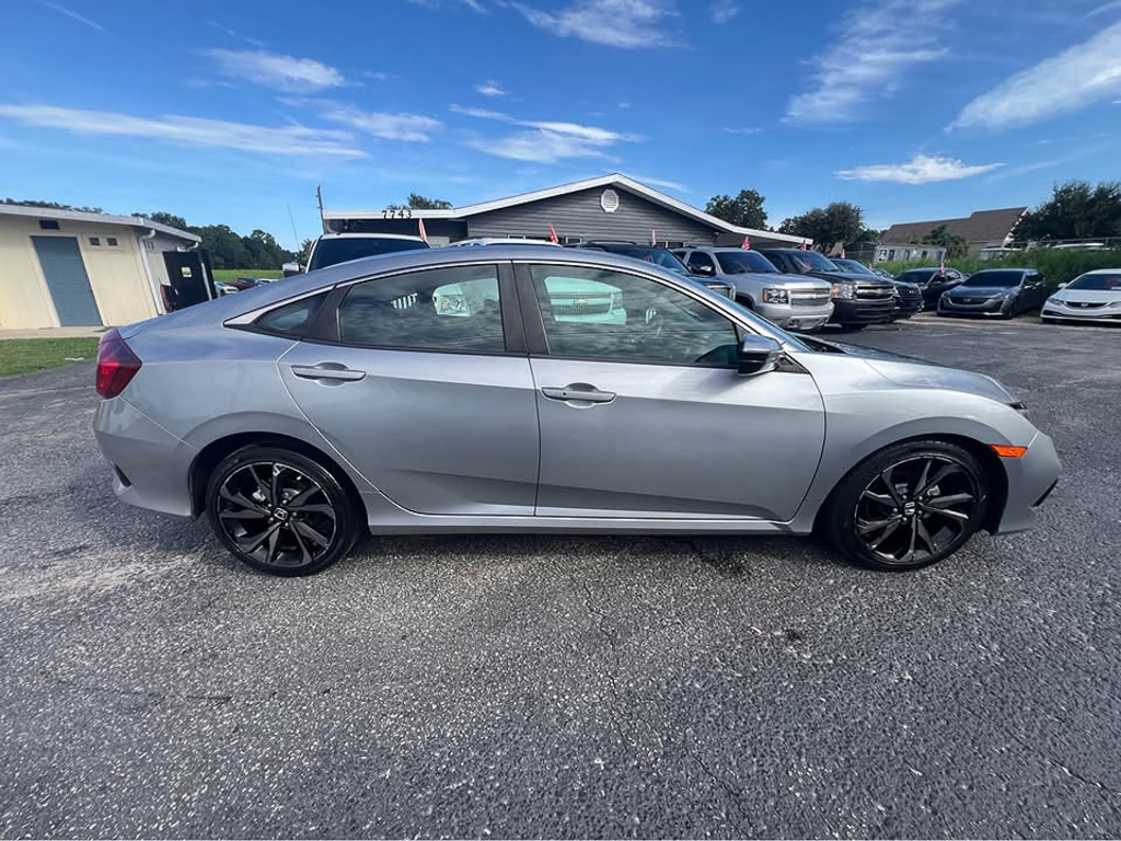 Additional photo of vehicle.