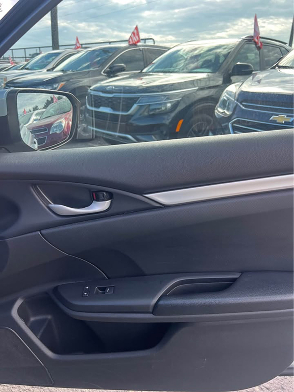 Additional photo of vehicle.