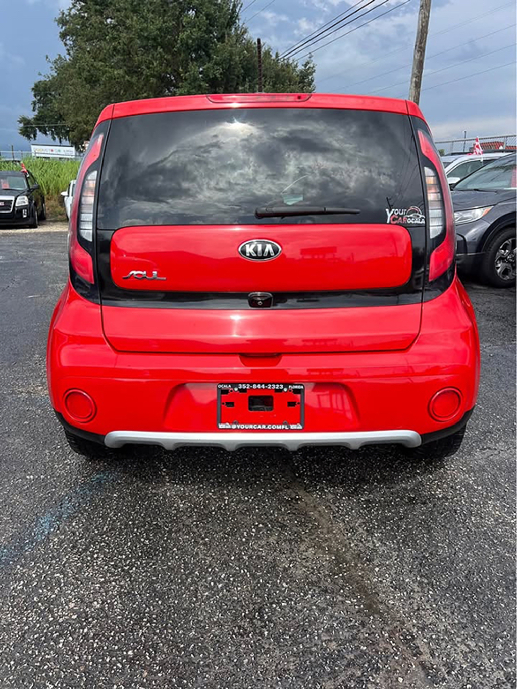 Additional photo of vehicle.