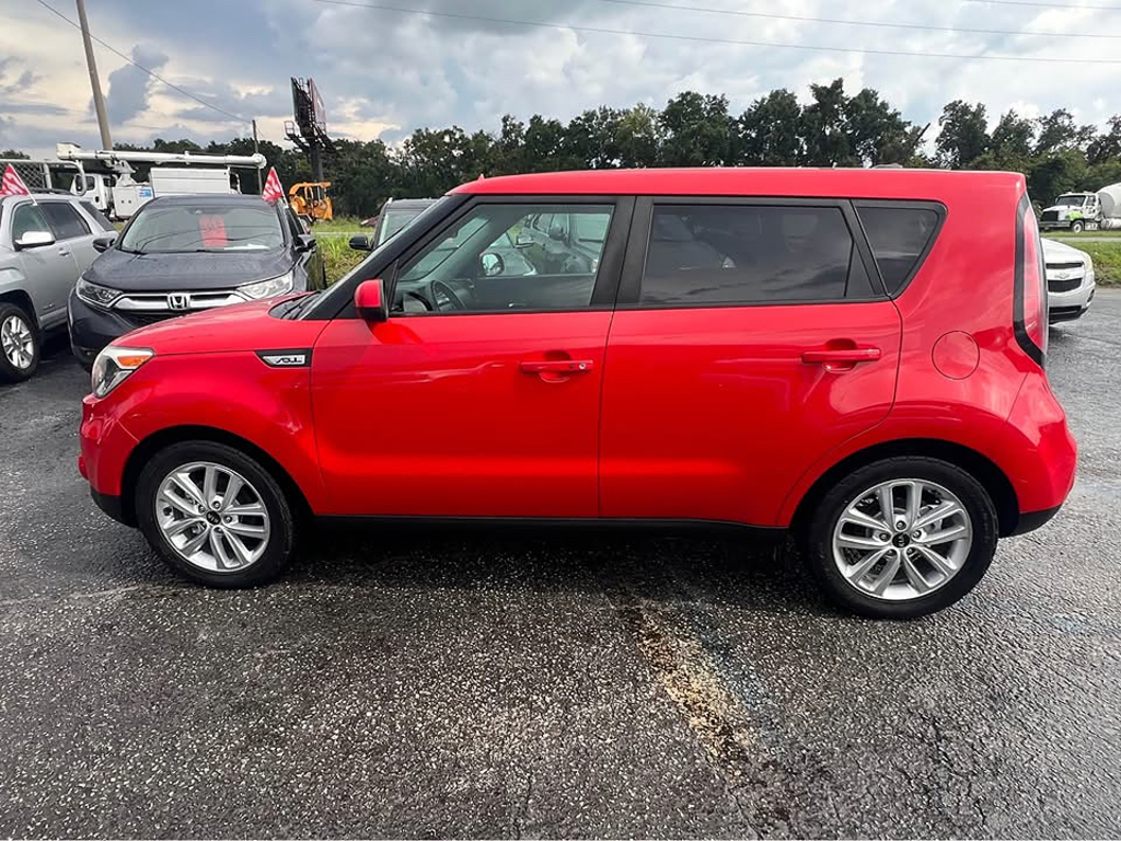 Additional photo of vehicle.