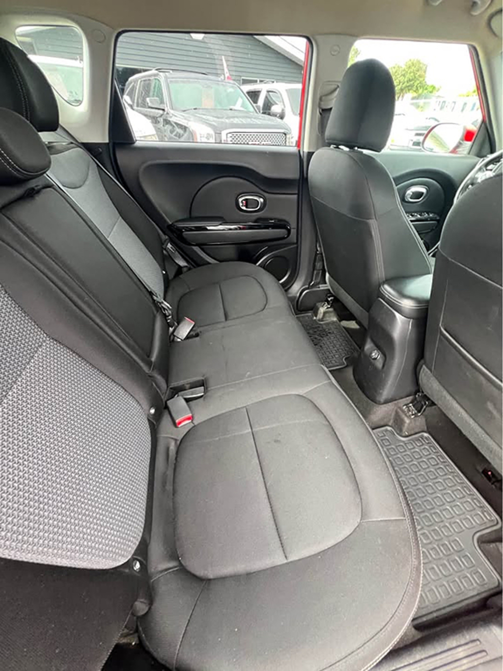 Additional photo of vehicle.