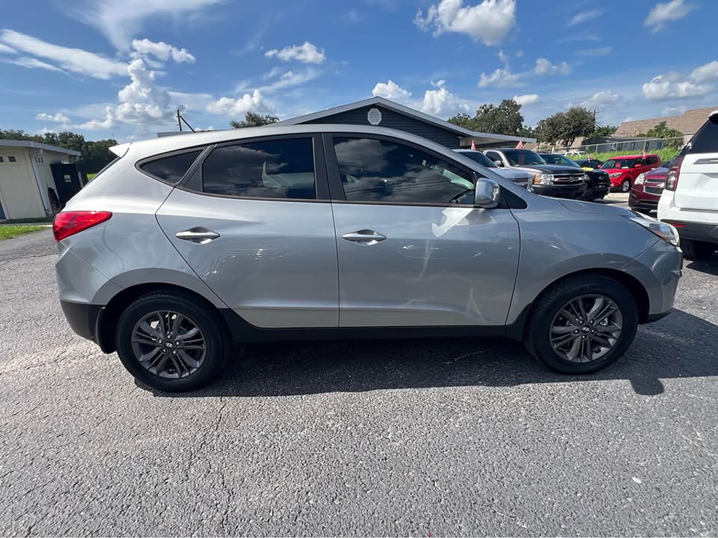 Additional photo of vehicle.