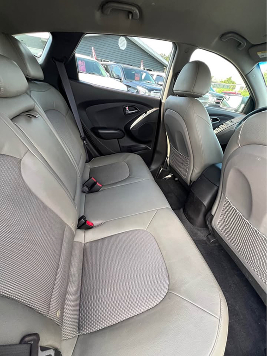 Additional photo of vehicle.
