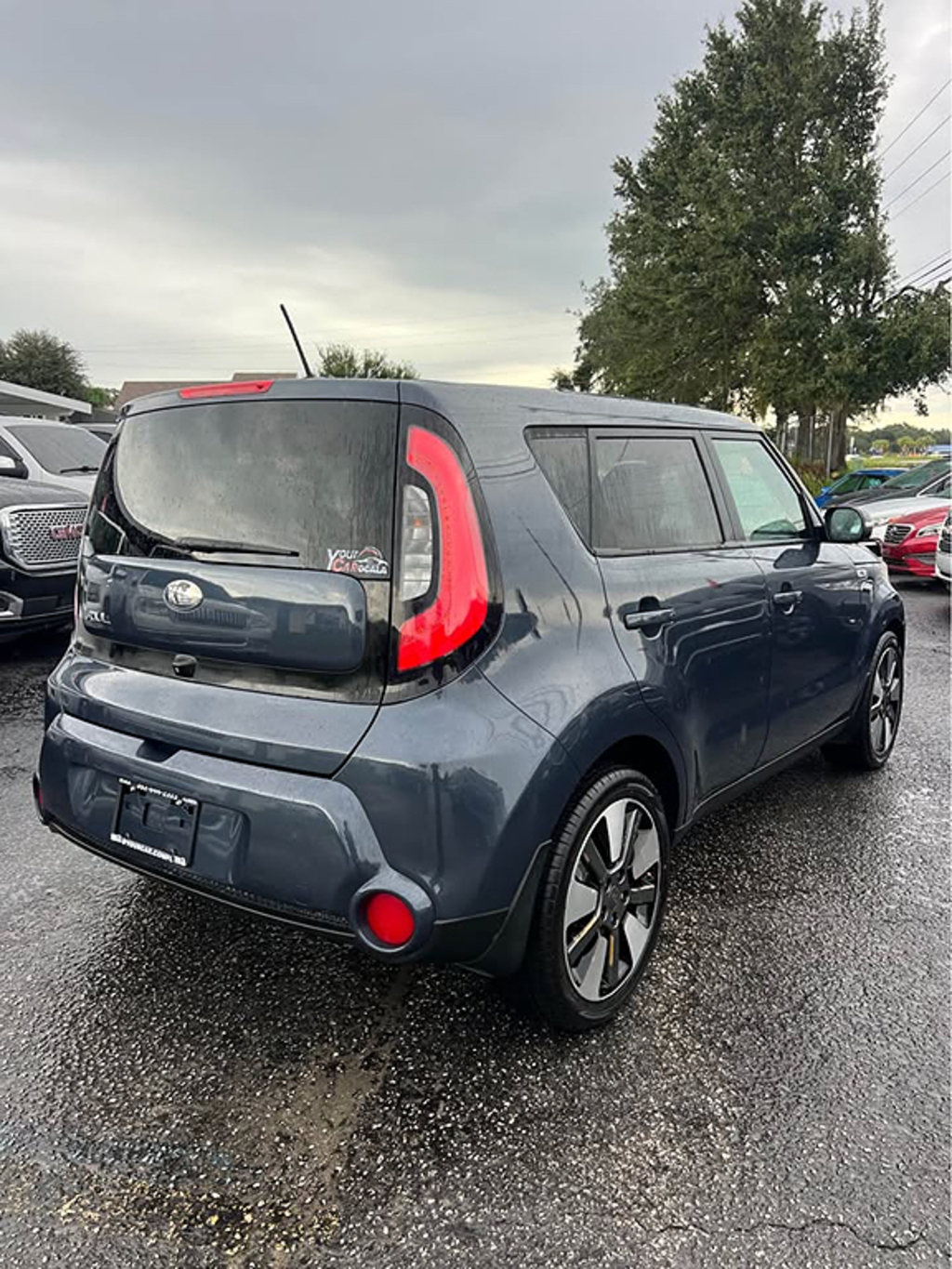 Additional photo of vehicle.