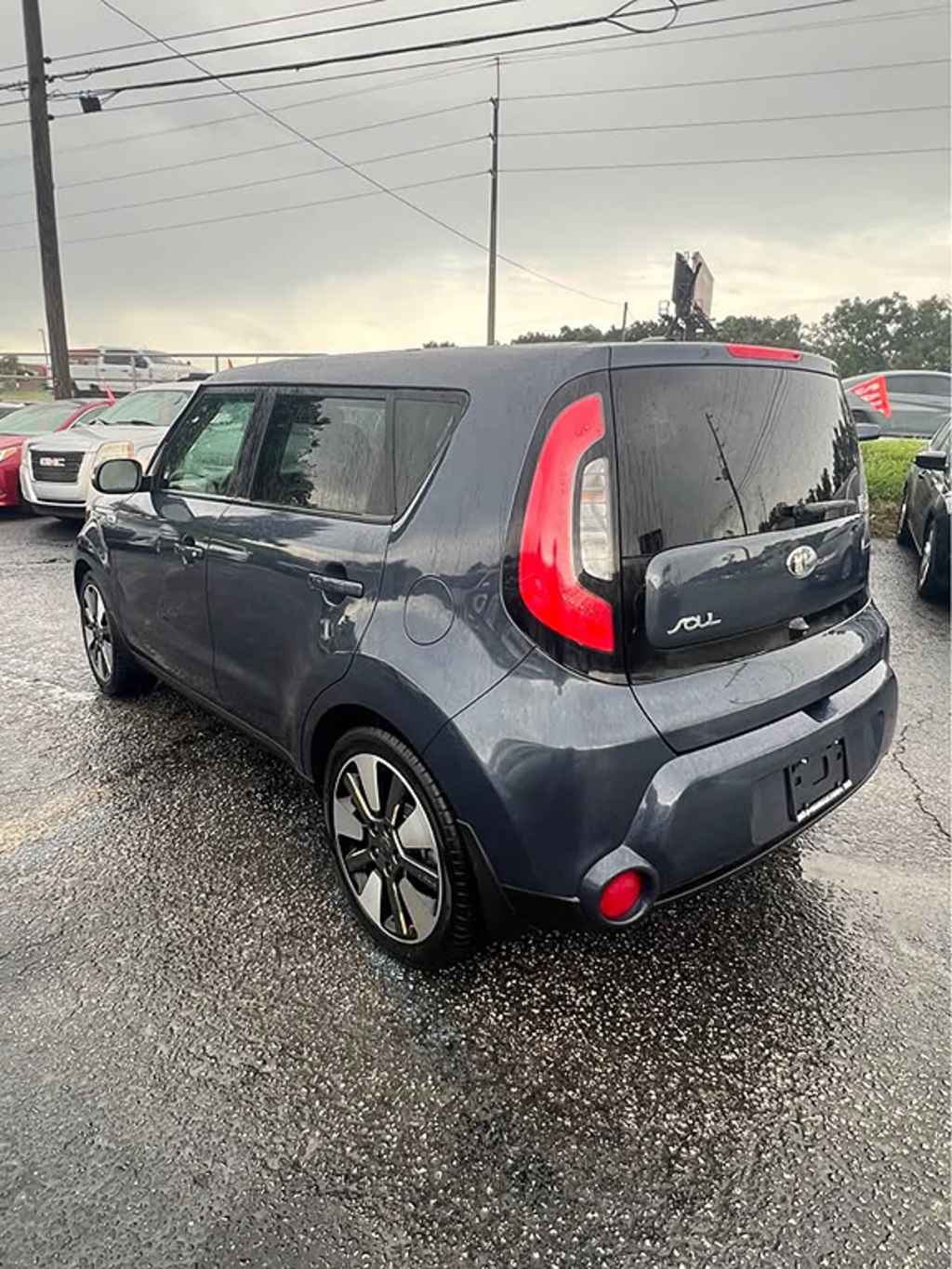 Additional photo of vehicle.