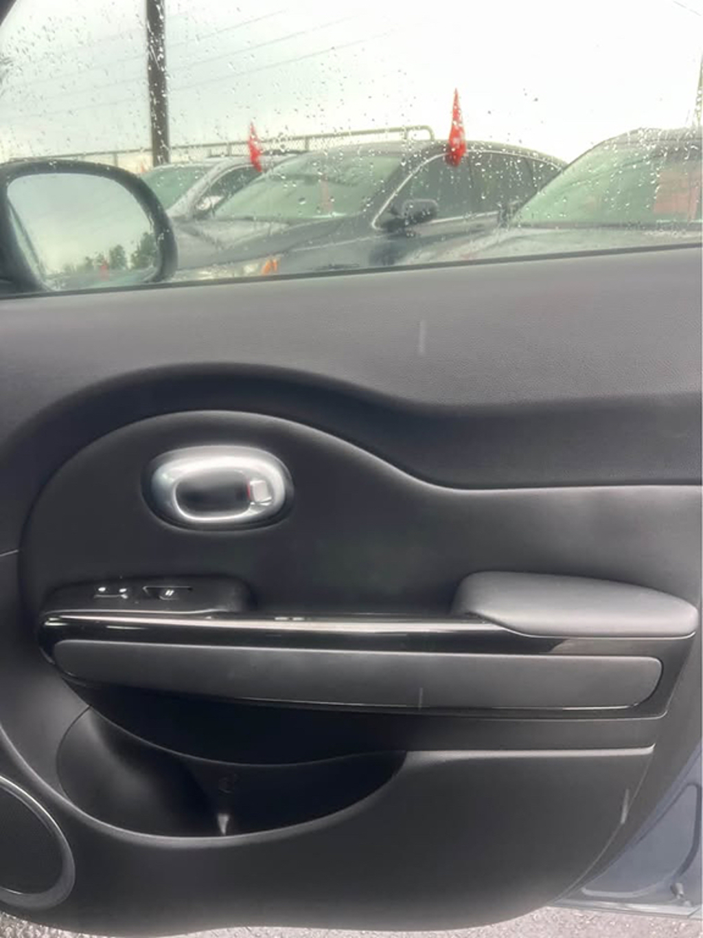 Additional photo of vehicle.