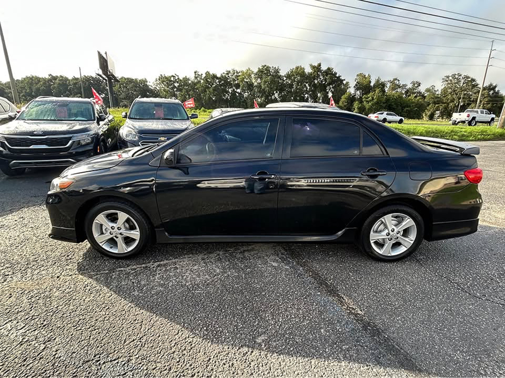 Additional photo of vehicle.