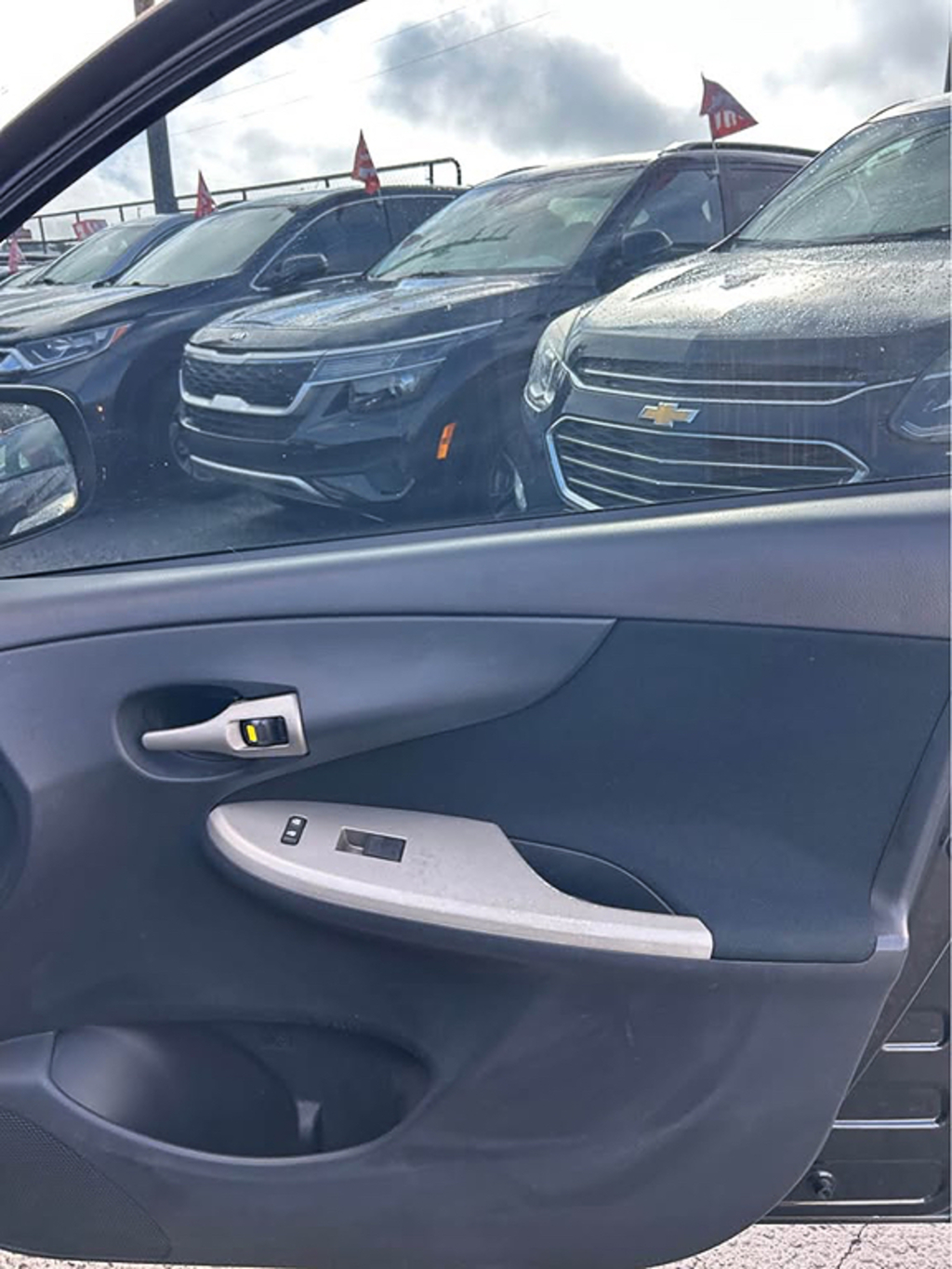 Additional photo of vehicle.