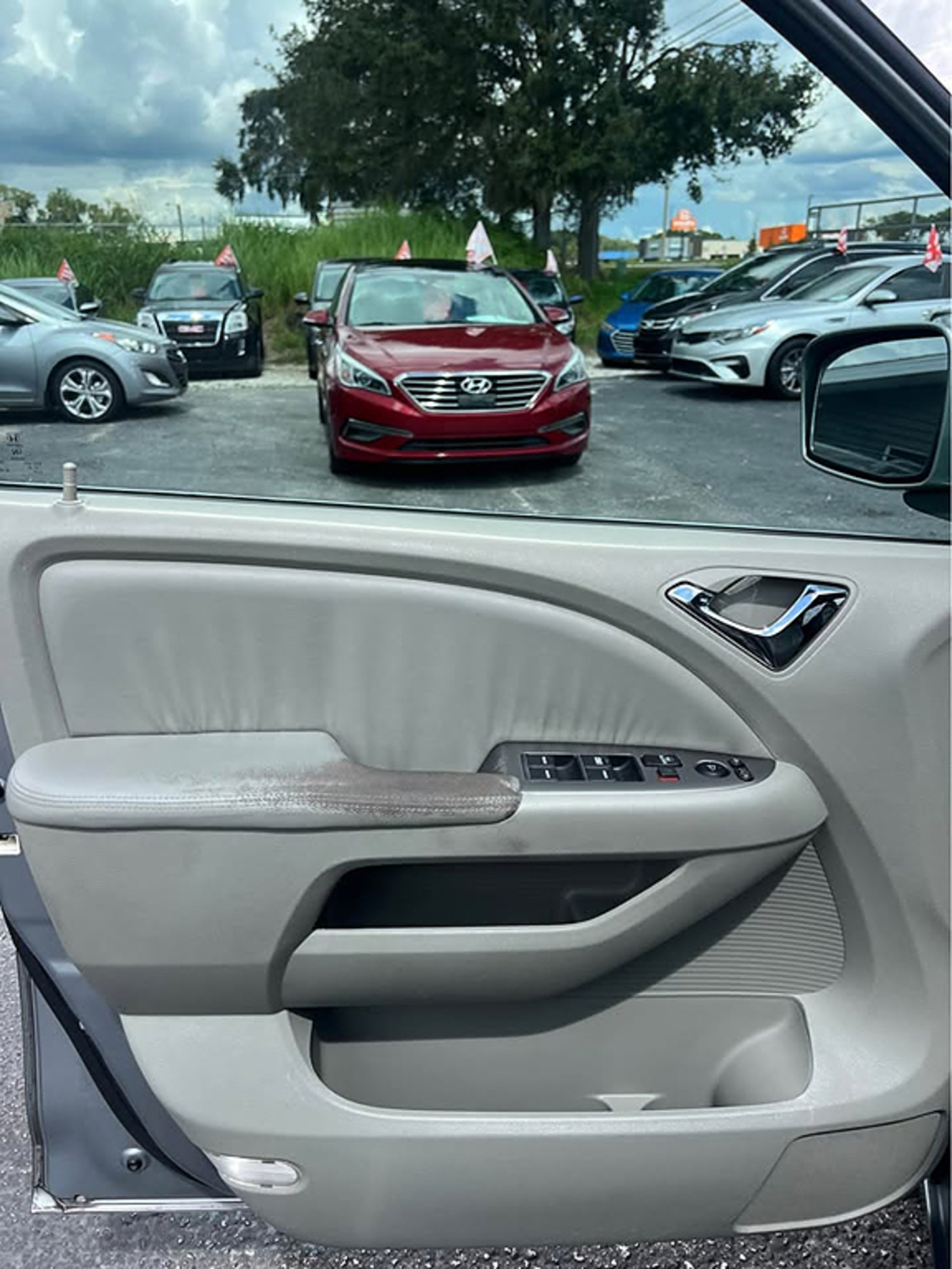 Additional photo of vehicle.
