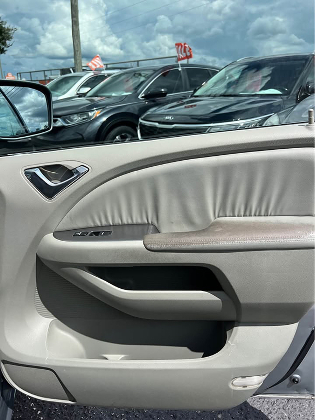 Additional photo of vehicle.
