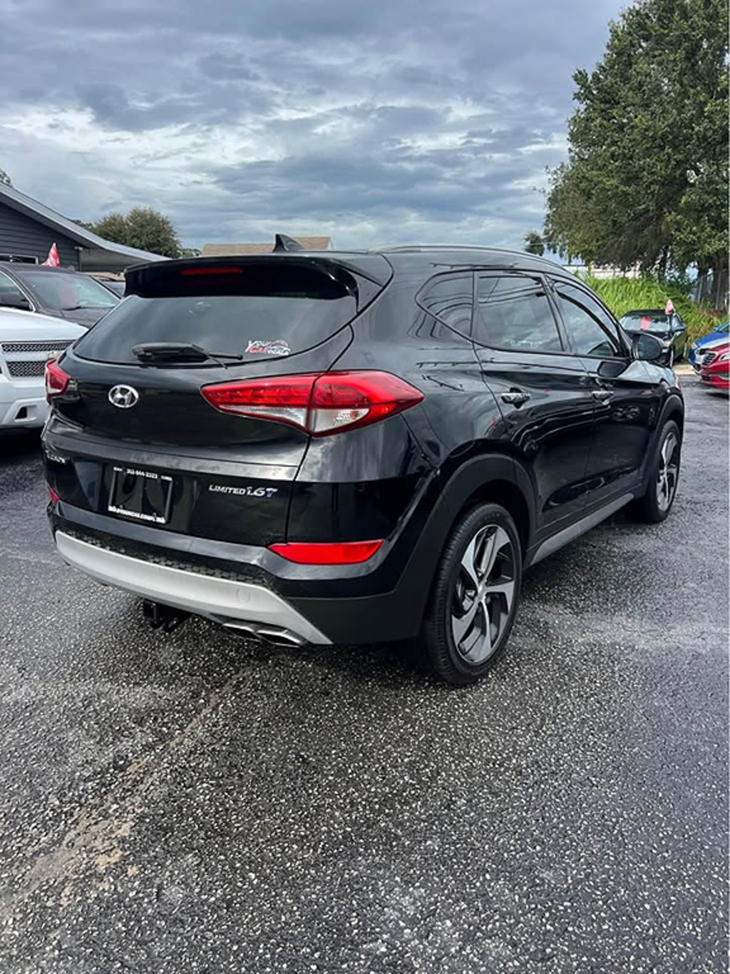Additional photo of vehicle.