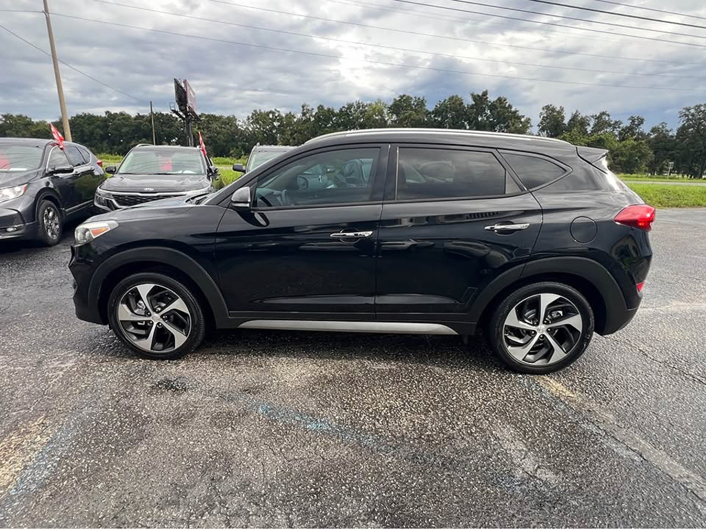 Additional photo of vehicle.