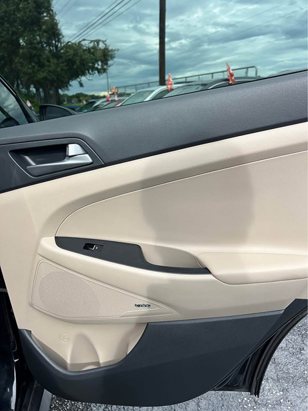 Additional photo of vehicle.
