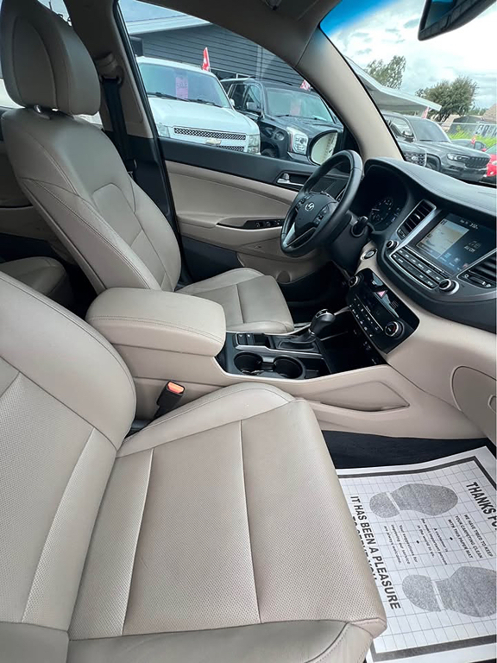 Additional photo of vehicle.