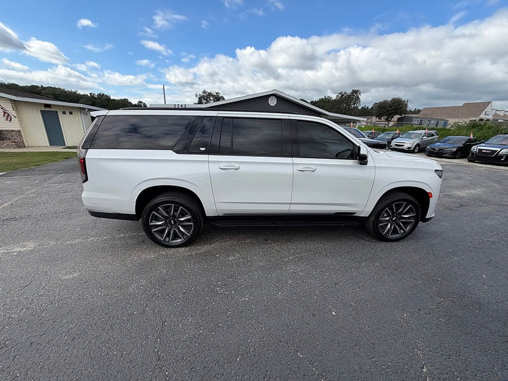 Additional photo of vehicle.