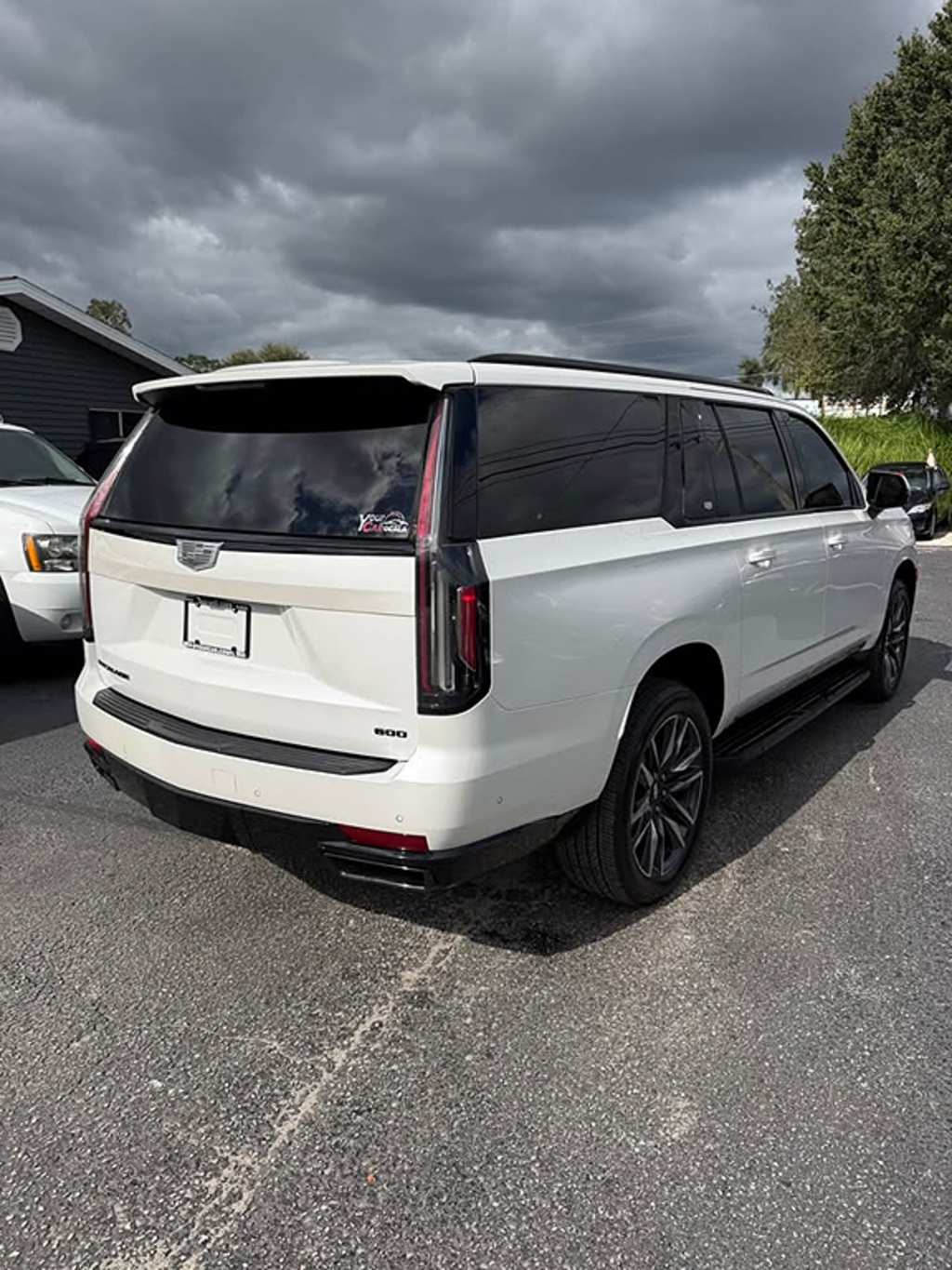 Additional photo of vehicle.