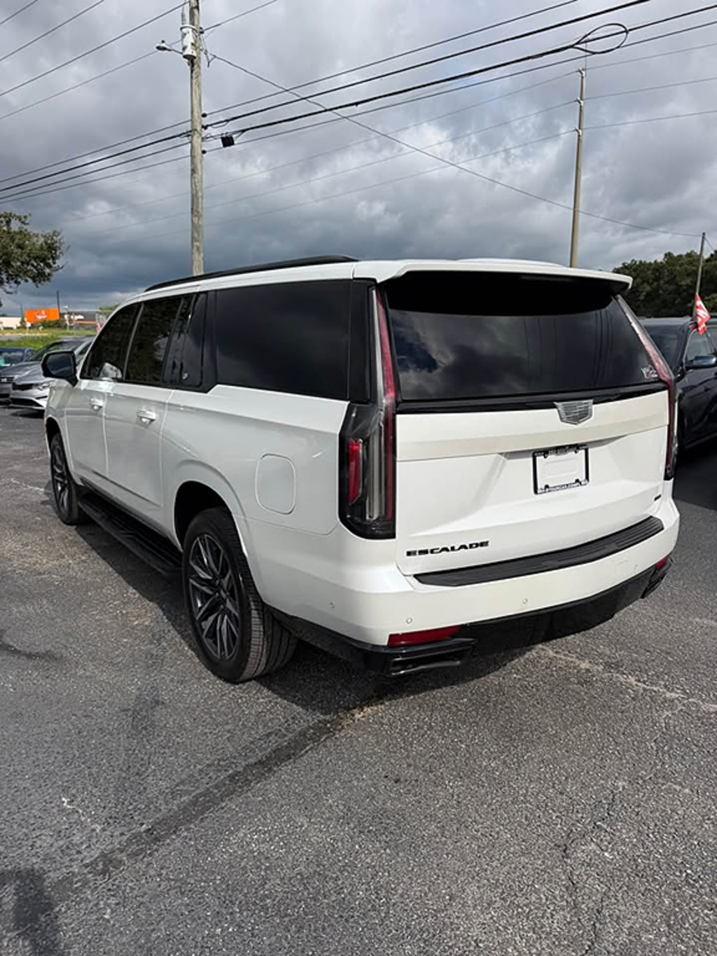 Additional photo of vehicle.