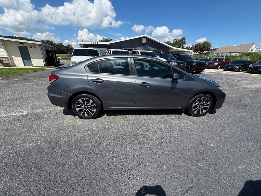 Additional photo of vehicle.