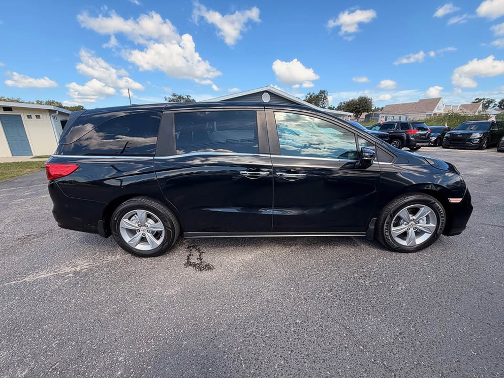 Additional photo of vehicle.