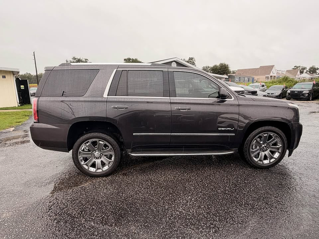 Additional photo of vehicle.