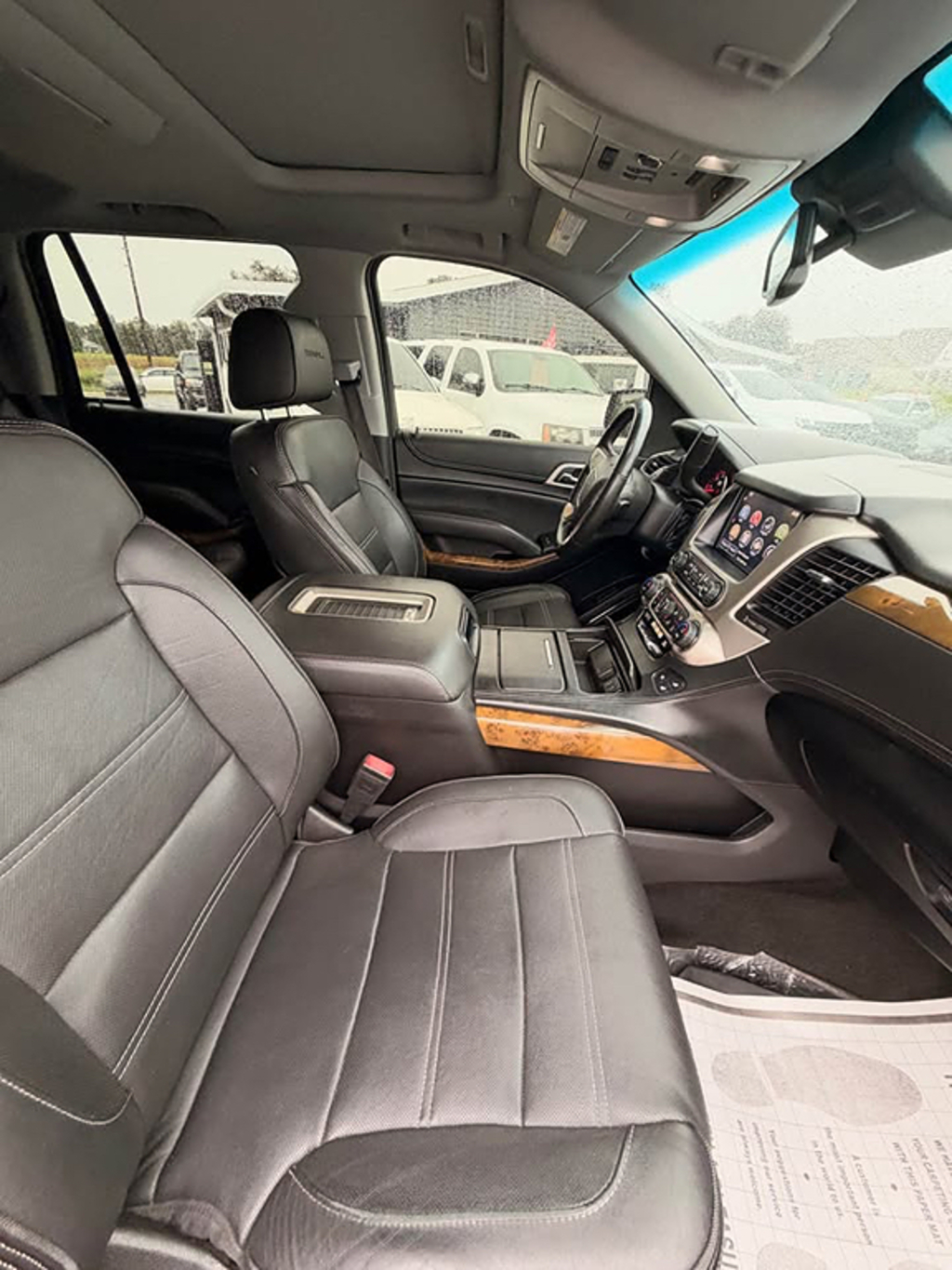 Additional photo of vehicle.