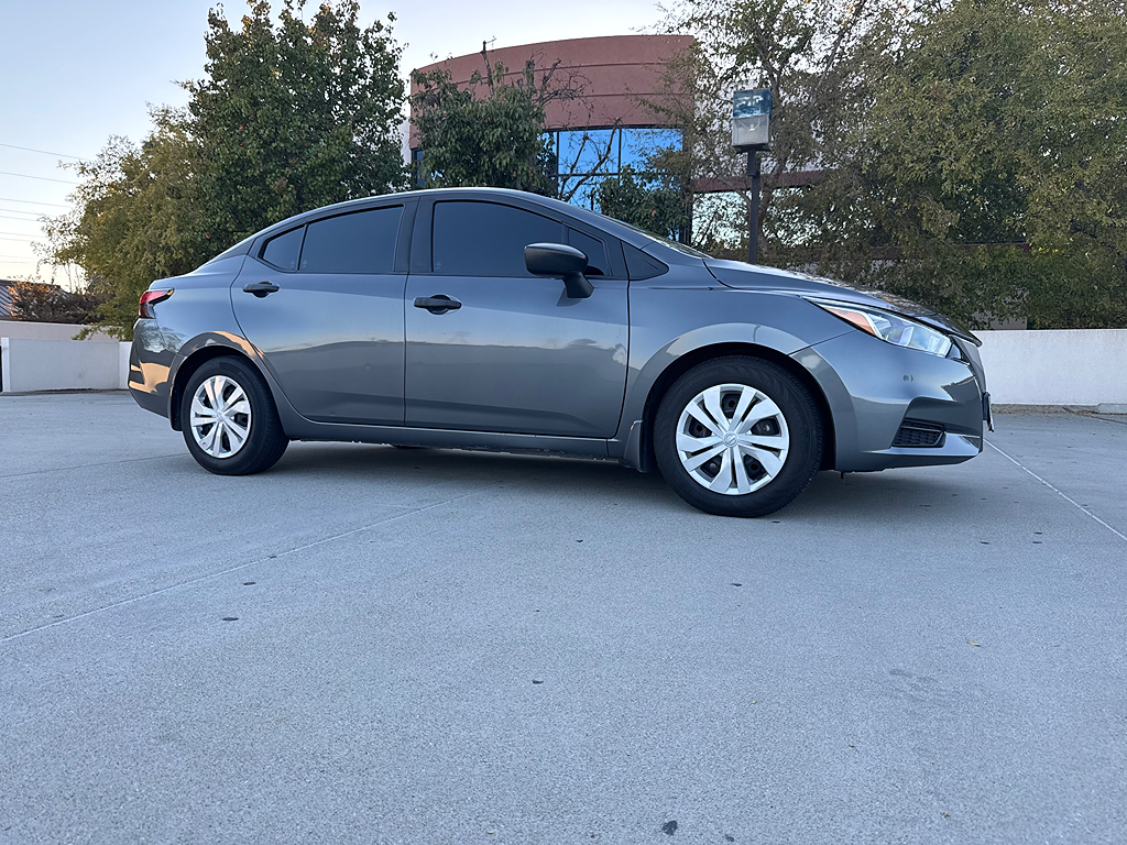 2021 Nissan Versa Sedan S's photo