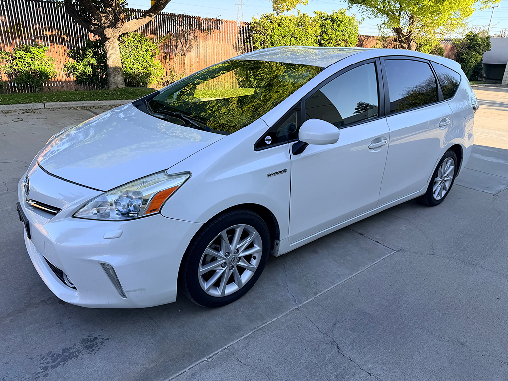 2013 Toyota Prius v Five