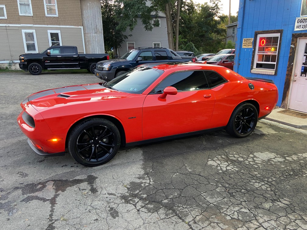 2016 Dodge Challenger R/T Plus's photo