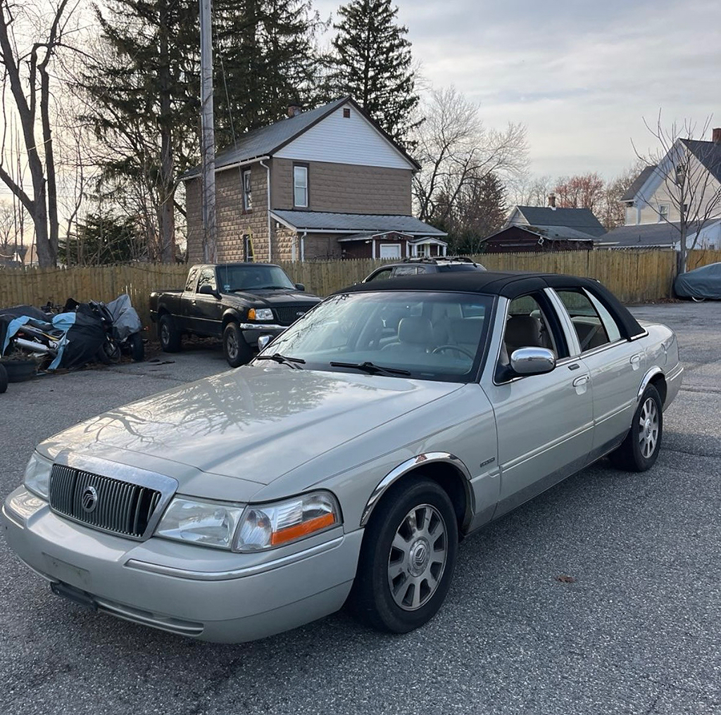 Photo of 2004 MERCURY GRAND MARQUIS