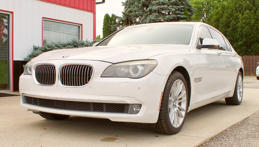 2011 BMW 7 Series 750i's photo