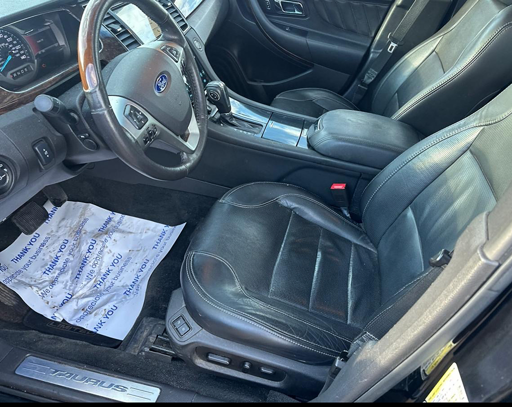 Additional photo of vehicle.