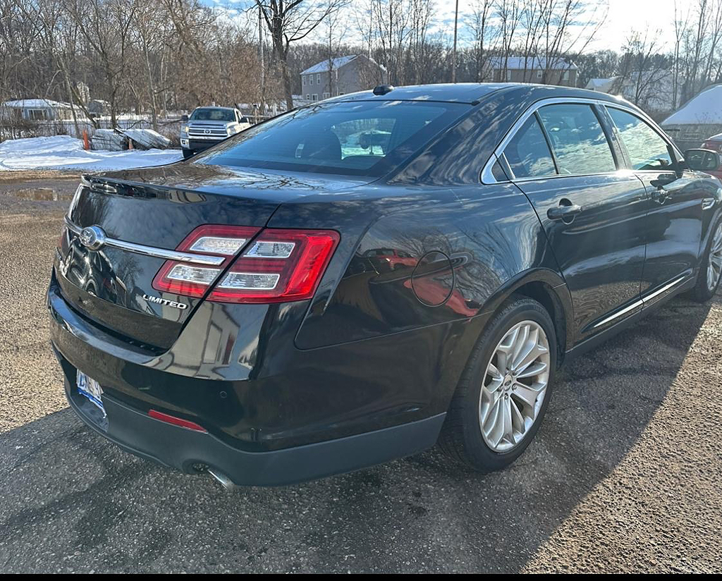 Additional photo of vehicle.