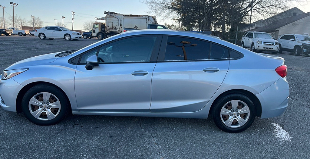 Additional photo of vehicle.