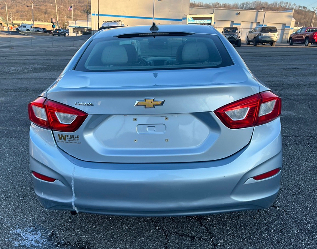 Additional photo of vehicle.