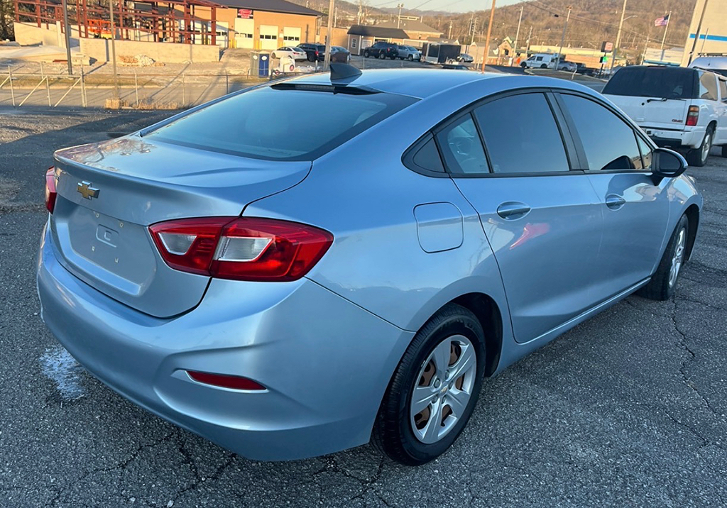 Additional photo of vehicle.