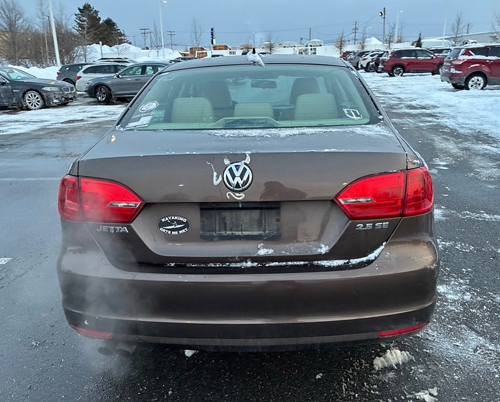 Additional photo of vehicle.