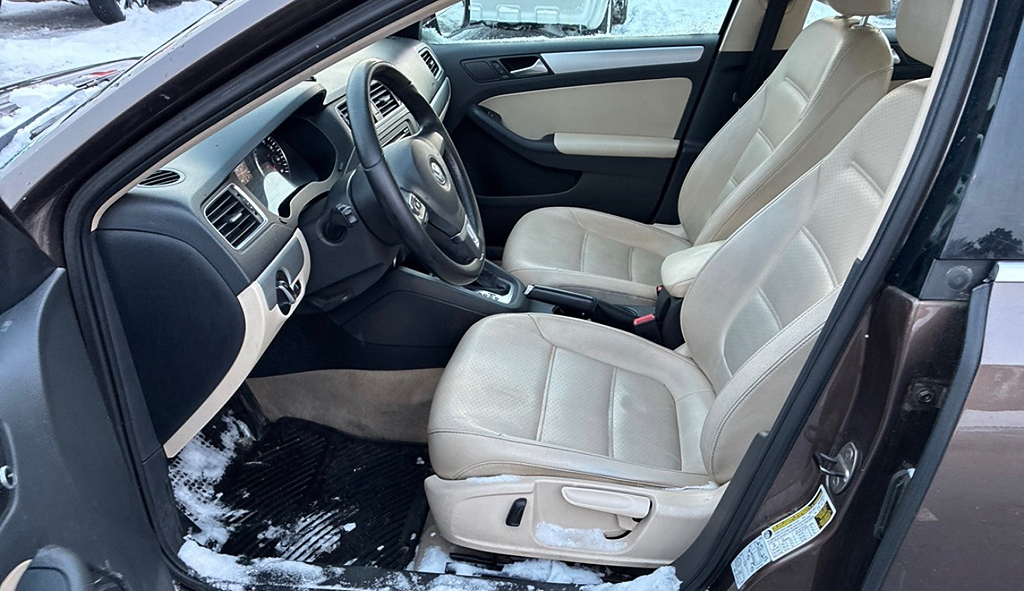 Additional photo of vehicle.
