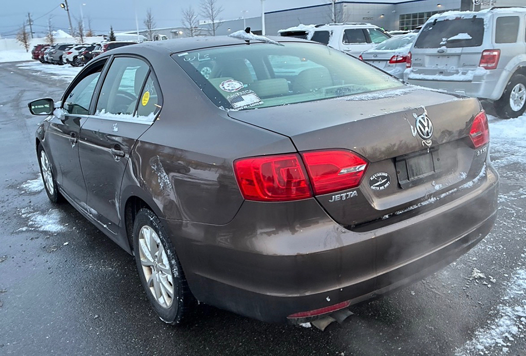 Additional photo of vehicle.