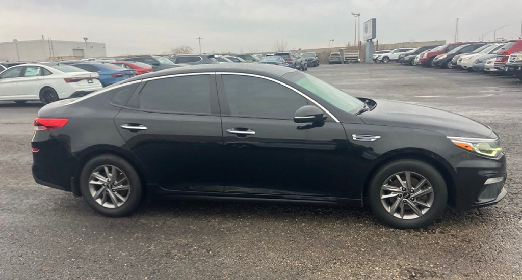 Additional photo of vehicle.