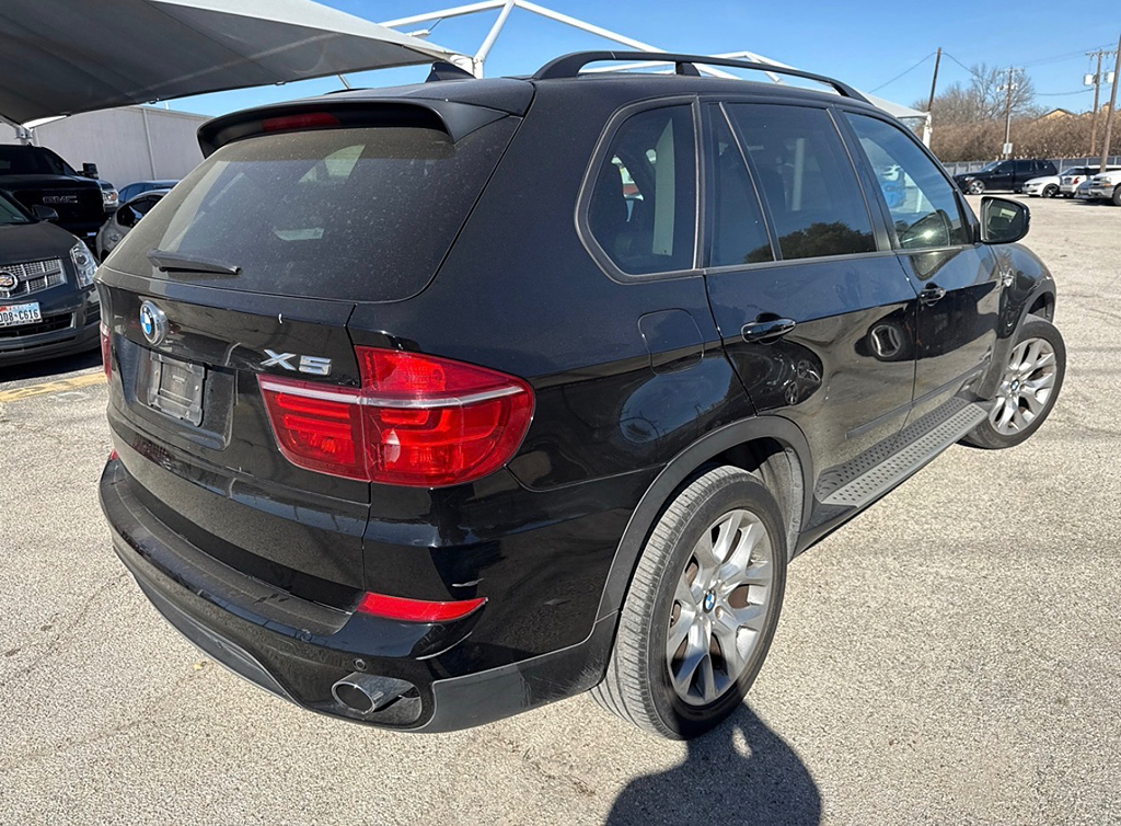 Additional photo of vehicle.
