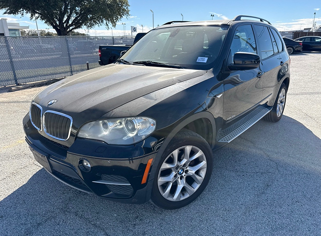 Additional photo of vehicle.