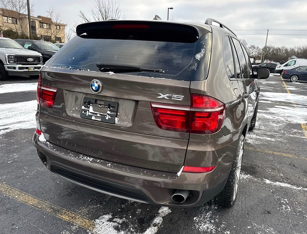 Additional photo of vehicle.