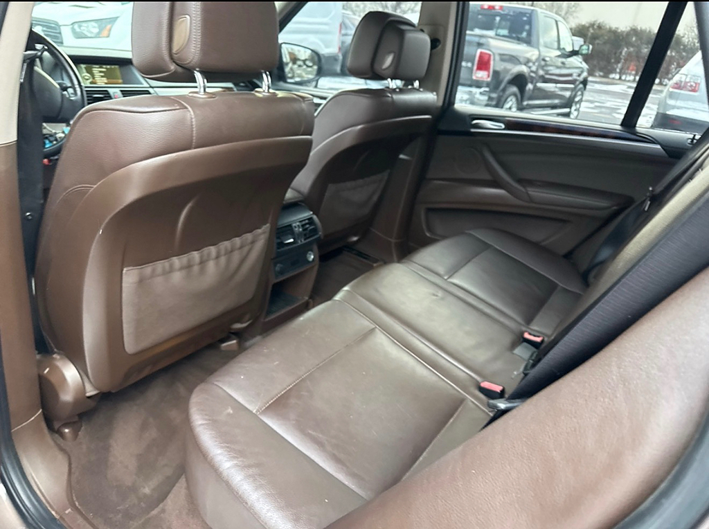 Additional photo of vehicle.