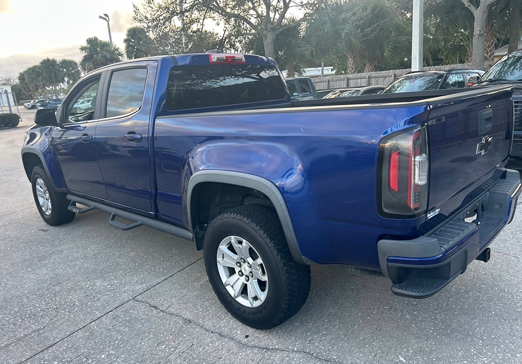 Additional photo of vehicle.