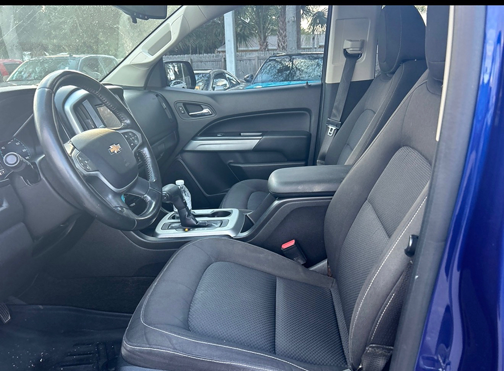 Additional photo of vehicle.