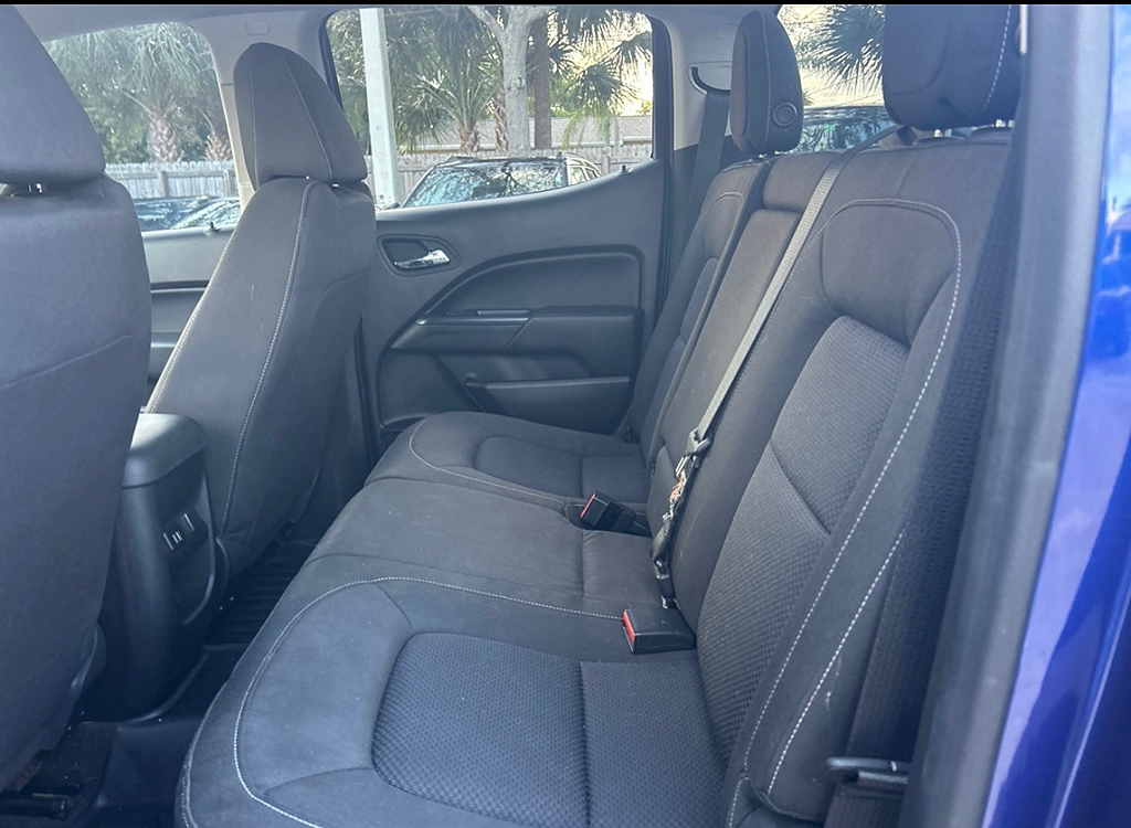 Additional photo of vehicle.