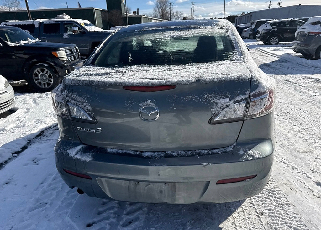 Additional photo of vehicle.