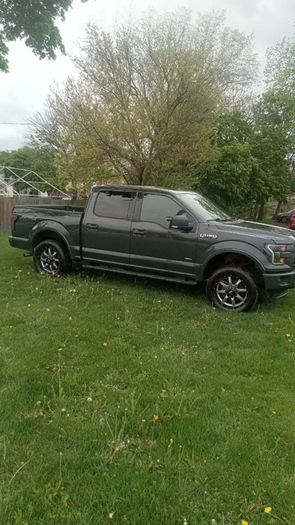 Additional photo of vehicle.